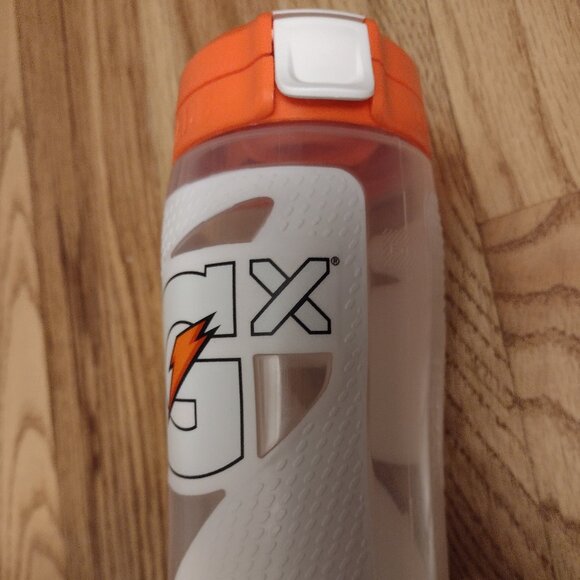 New with tags Gatorade Big 10 Bottle and New Gatorade Towel - Picture 8 of 14